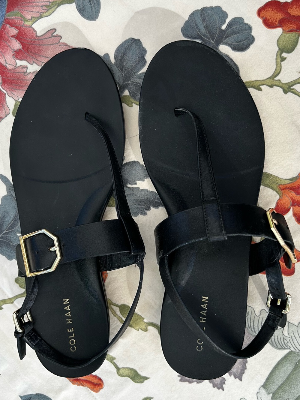 Cole Haan Grand 360 Black Leather T Strap Sandals w Gold Tone Buckle Detail